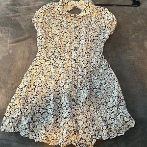 Super Cute daisy buttoned floral dress